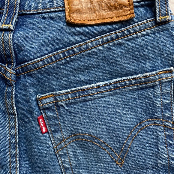 Levi Ribcage Denim Jean Shorts - Picture 3 of 4